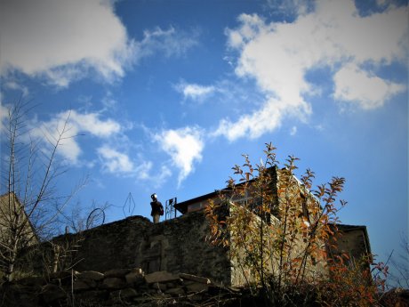 De la ferraille entre le vent et la pierre.