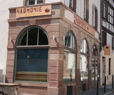  Trois enseignes sobres dans un quartier classé<small class="fine d-inline"> </small>!