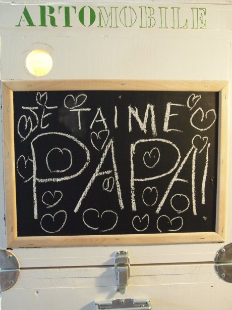 Ce qui nous vient de la fille d'épicière